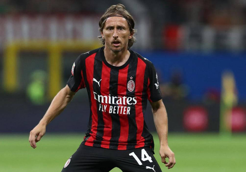 33战12场先发！9.6分+1.3抢断，拉拉维亚接棒成湖人新“电风扇”