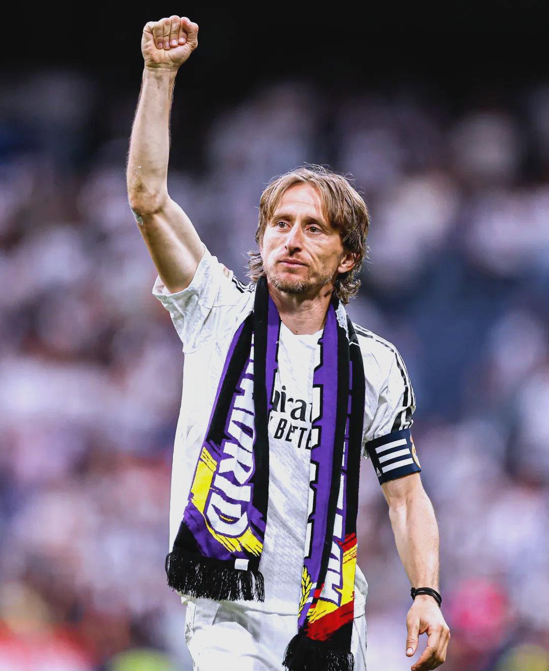 曼联冬窗买中场新增一人选，价格3000万！刚完成43米小贝式吊射