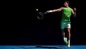 詹皇怒瞪队友引热议，连东契奇都承受不了的表情，顿巴斯更难应对？